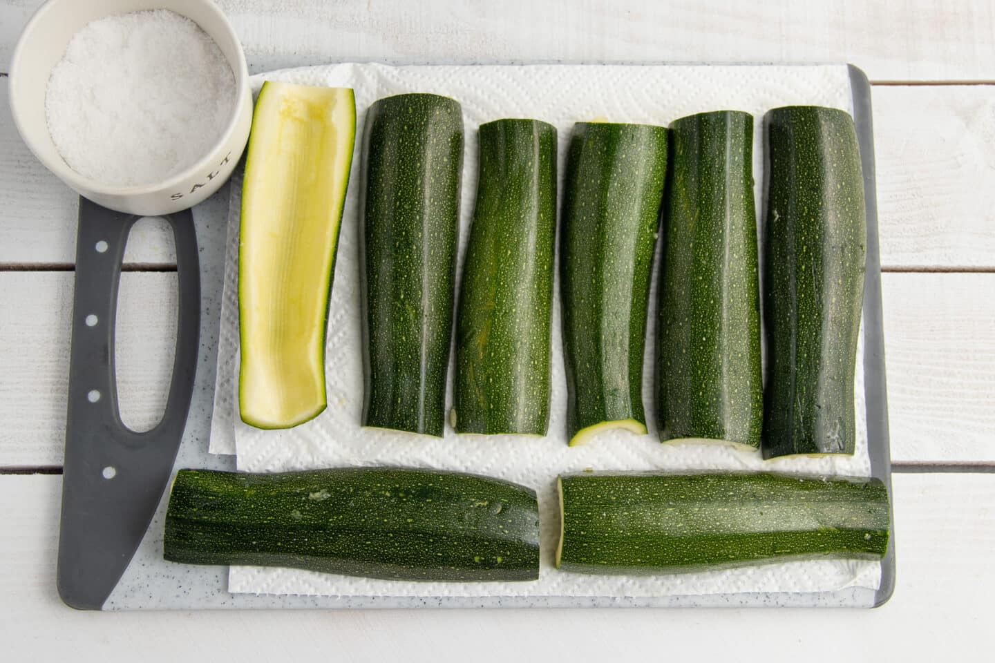 Picture of salted zucchini placed on paper towels.