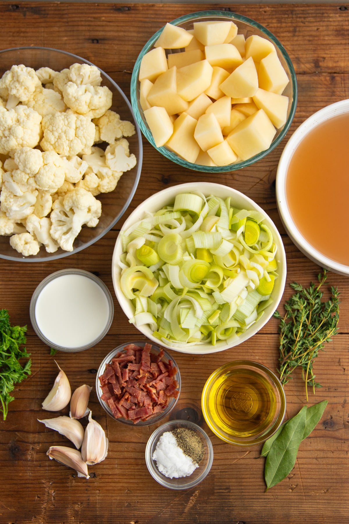 This is a picture of all the ingredients needed to make potato cauliflower leek soup.