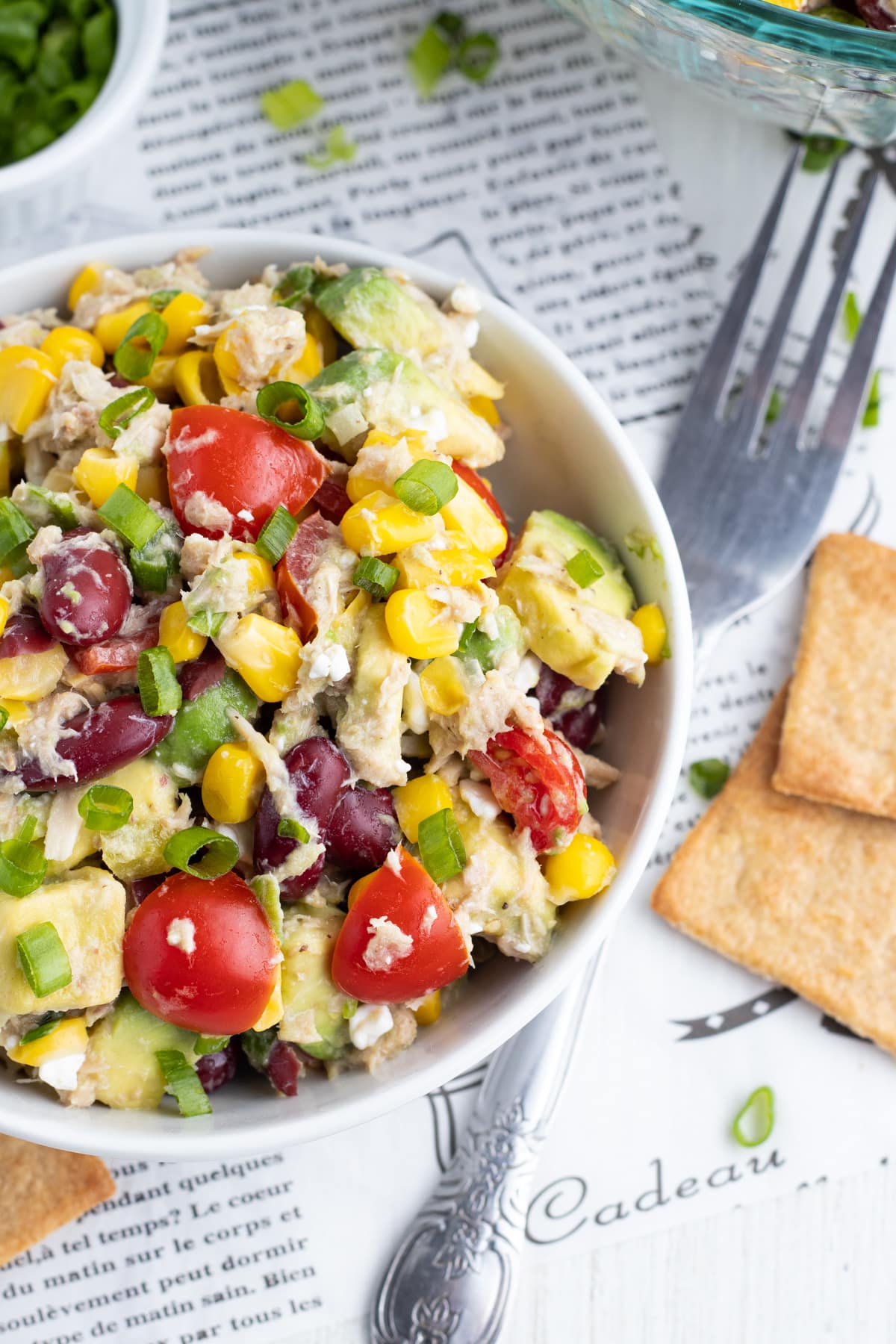Picture of the tuna and bean salad with corn and avocado, tomatoes and green onions.