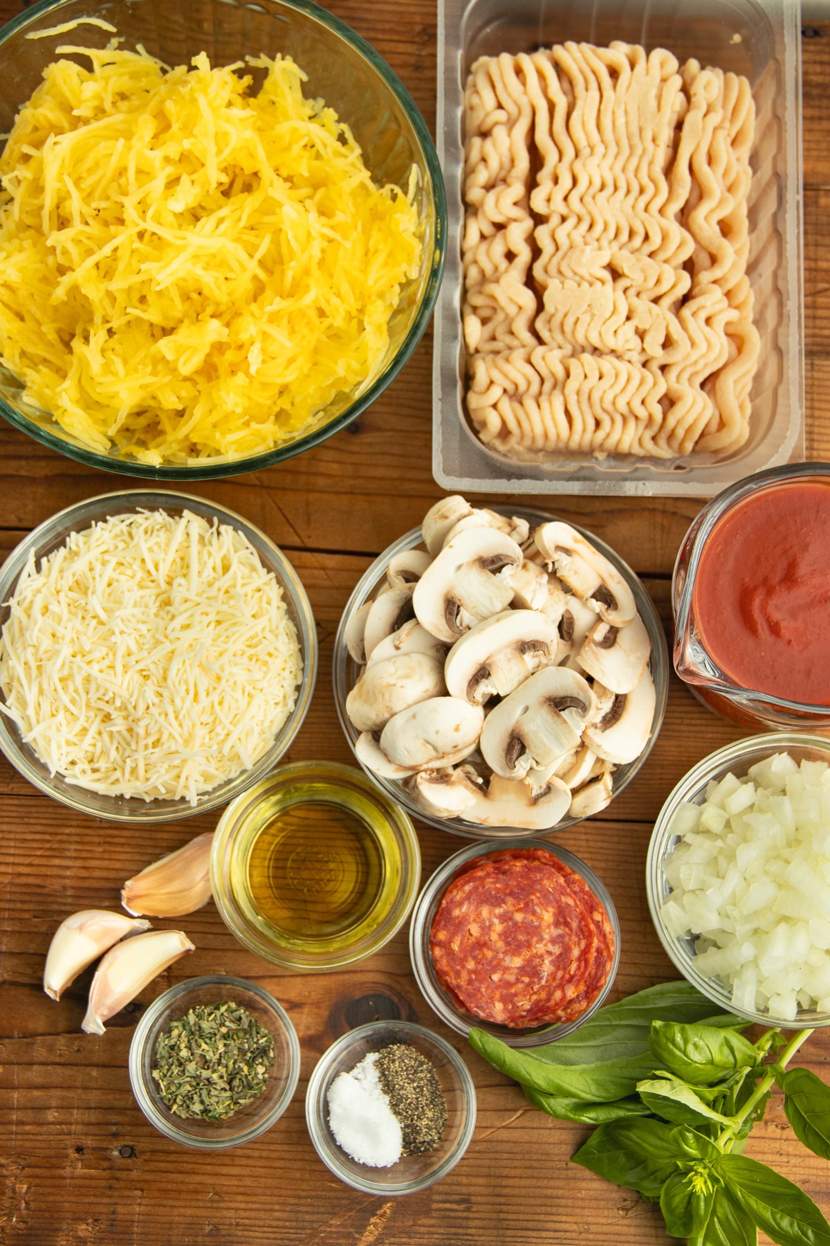 This is a picture of all the ingredients to make the spaghetti squash pizza casserole. 