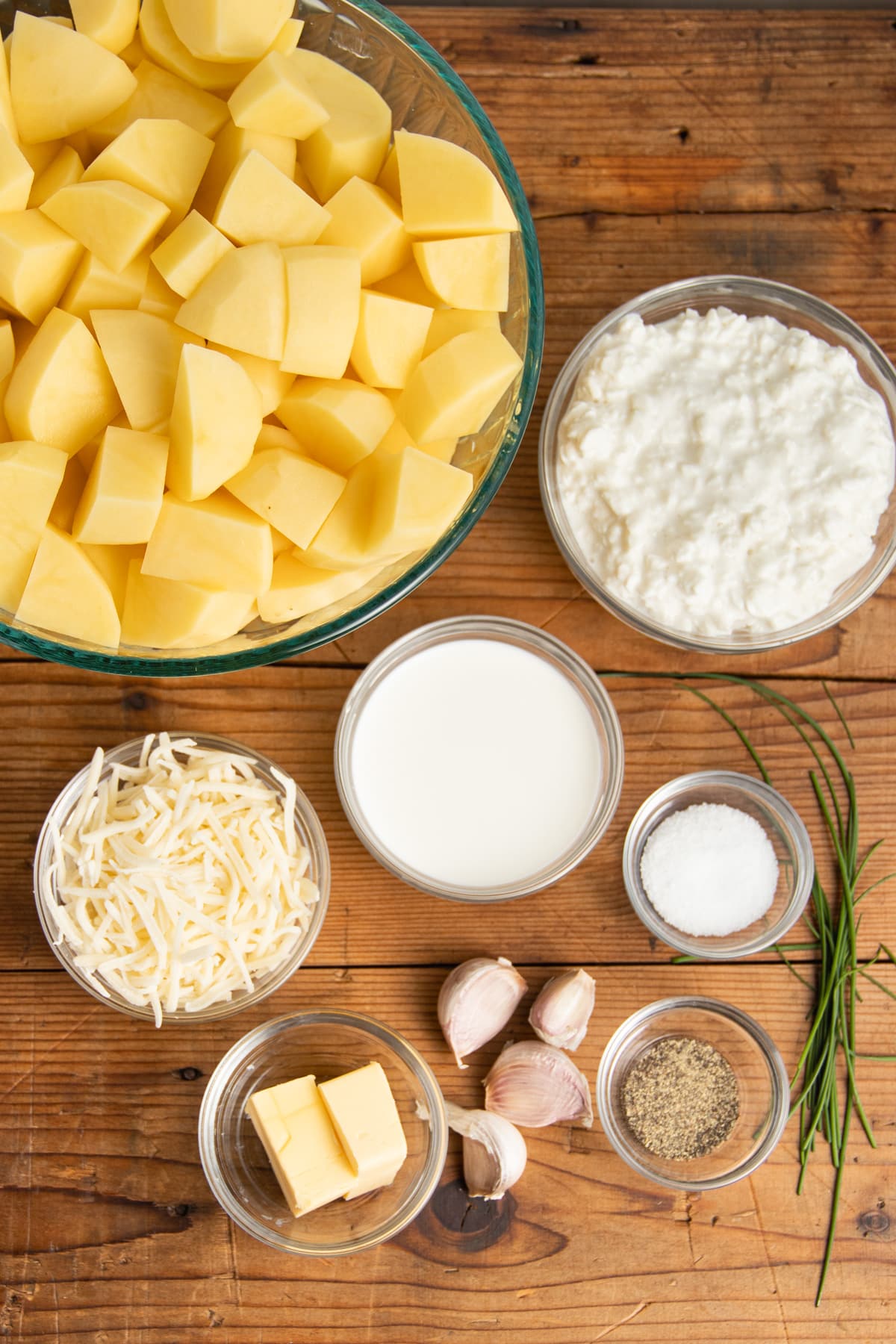 This is a picture of the ingredients to make the mashed potatoes.