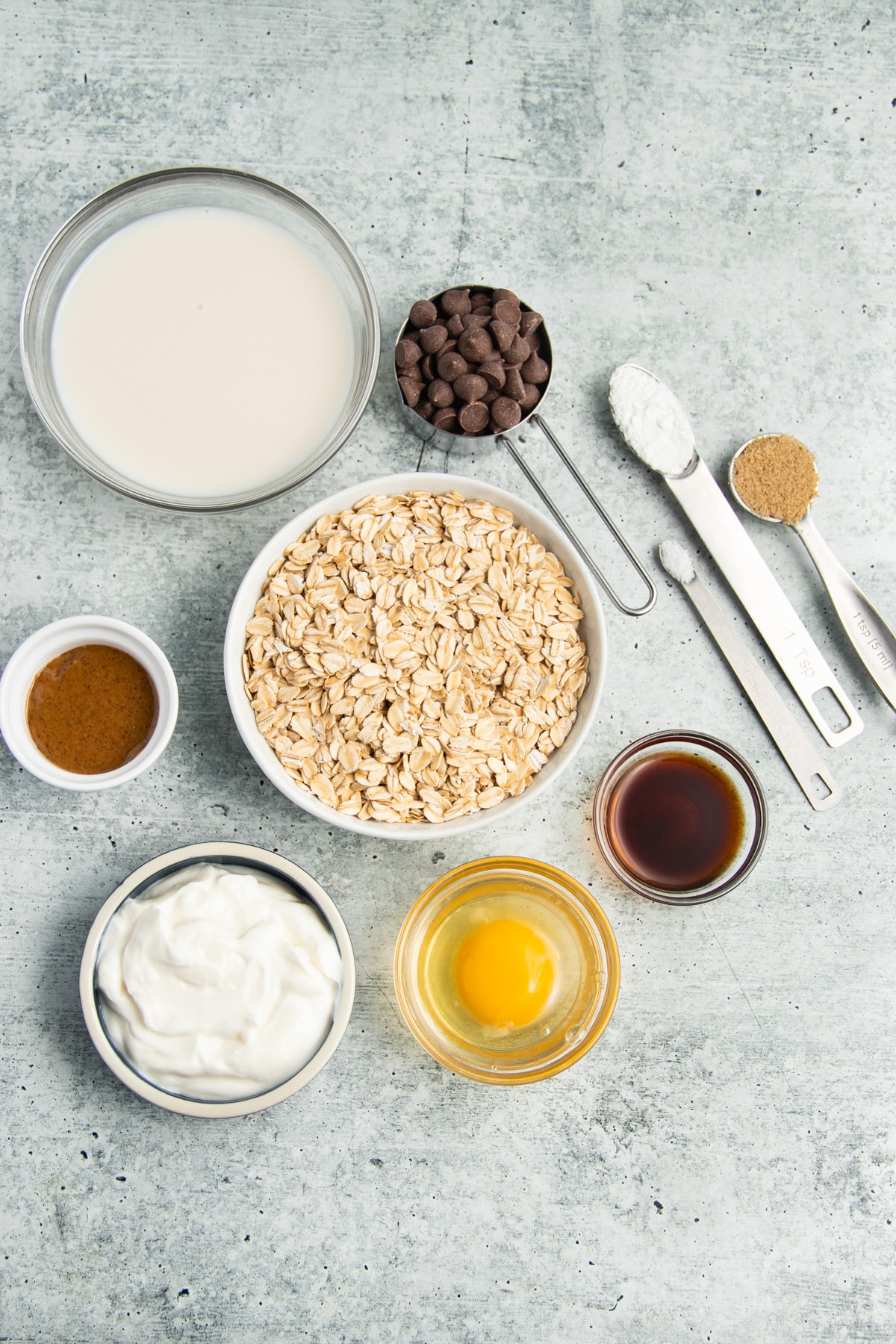 This is a picture of all the ingredients needed to make baked oats without banana.