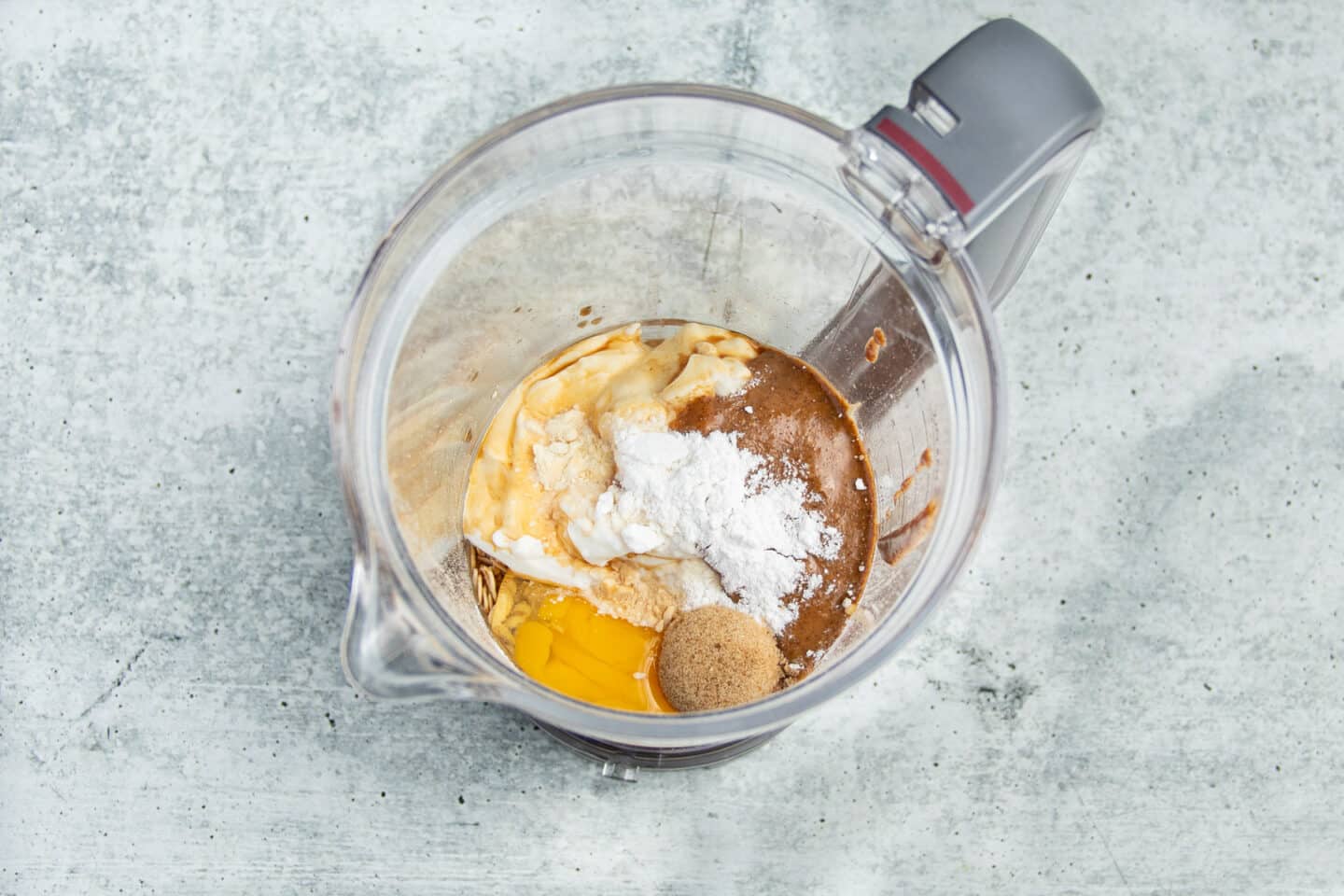 This is a picture of a blender with all the ingredients to make this recipe.