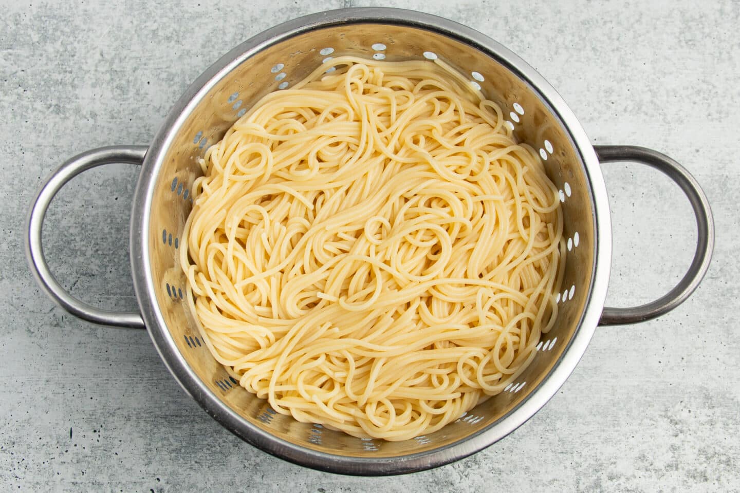 This is a picture of cooked spaghetti in a colander.