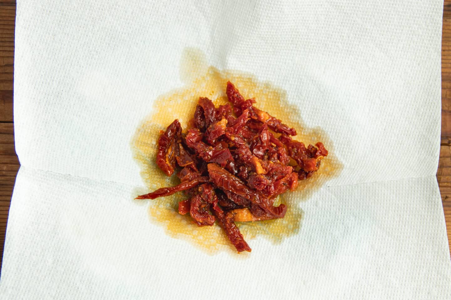 This is a picture of sun-dried tomatoes on paper towels.