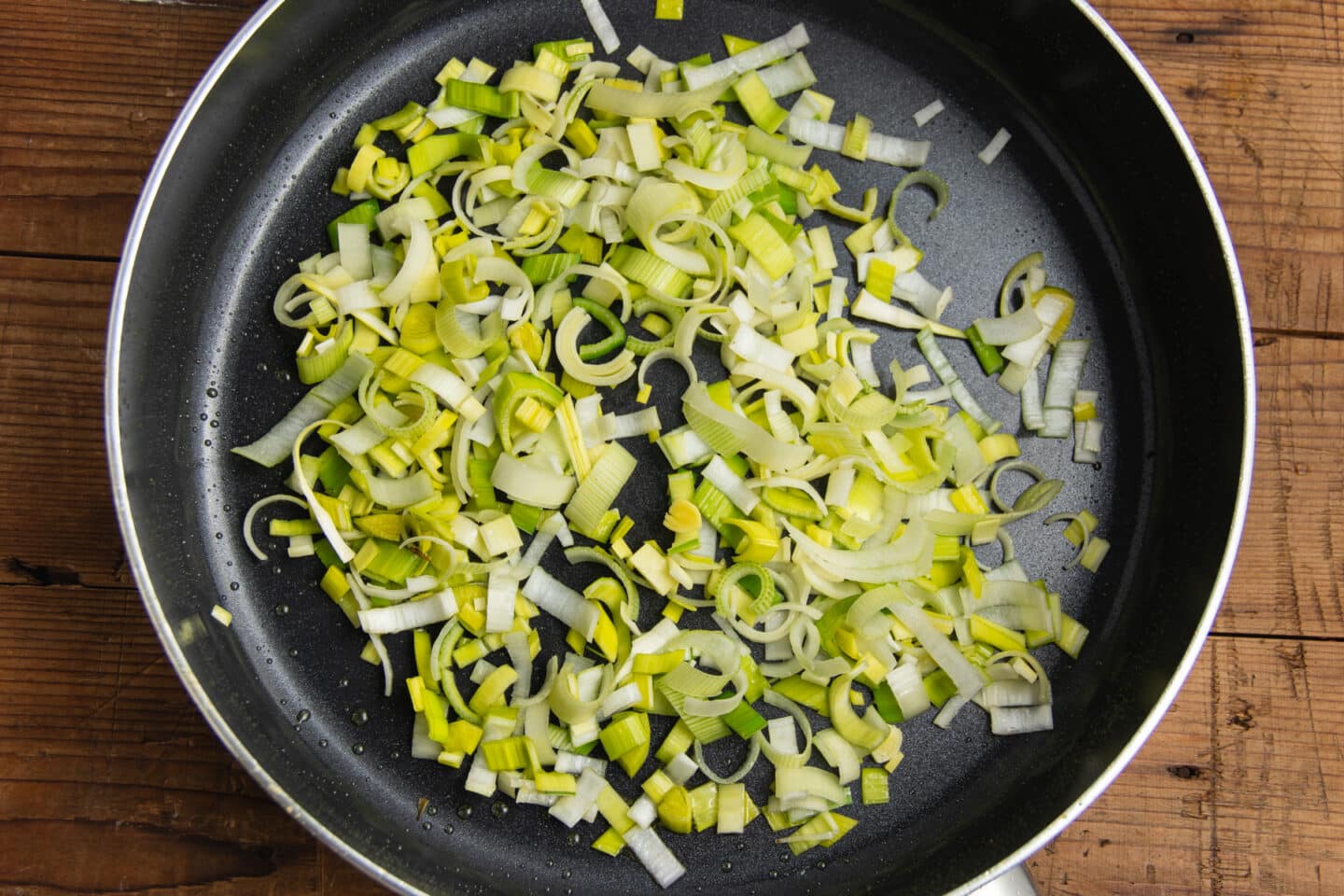 This is a picture of the skillet with the leeks cooking.