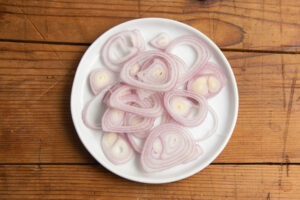 This is a picture of the sliced shallots.