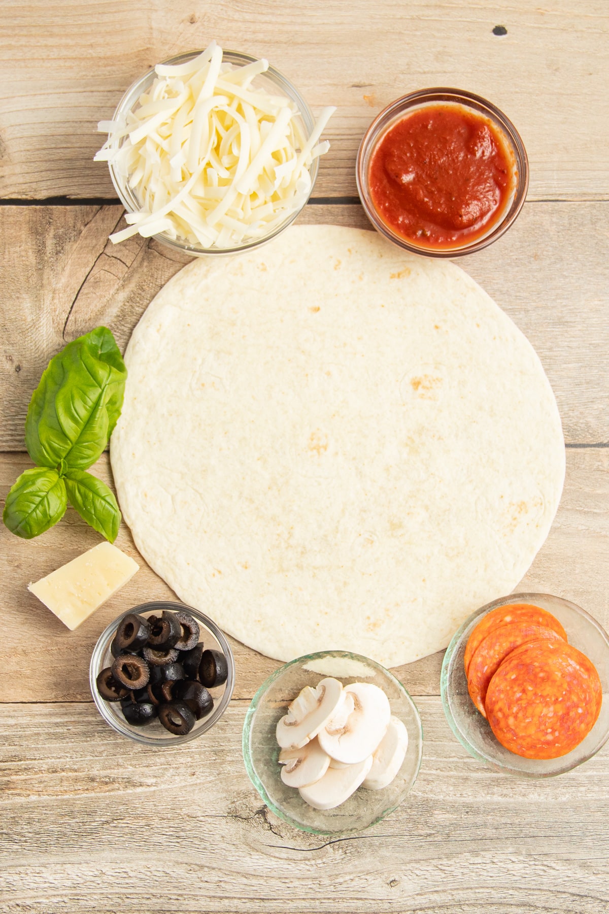This is a picture of the ingredients used to make this air fryer tortilla pizza.