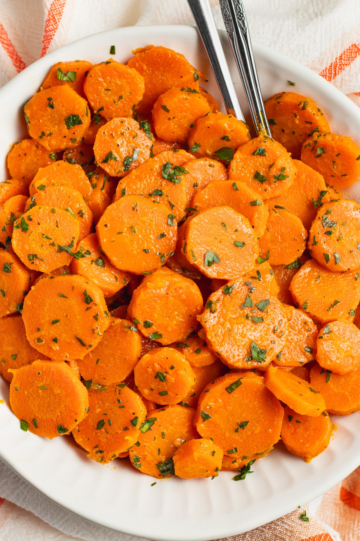 This is a picture of a bowl filled with Vichy carrots.