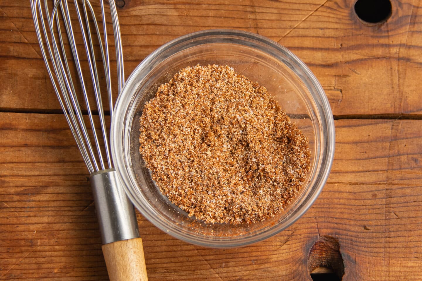 This is a picture of the spices being mixed together.