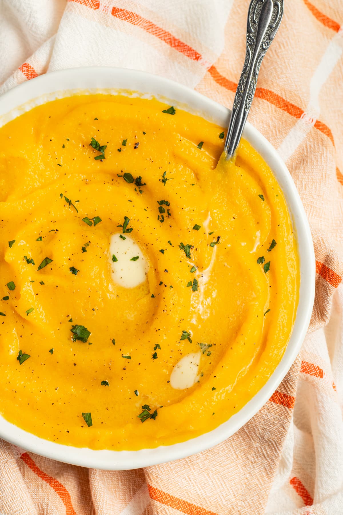This is a bowl of mashed butternut squash.